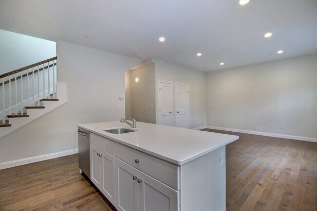 4 Kemp St, Unit 1 in Boston, MA - Building Photo - Building Photo