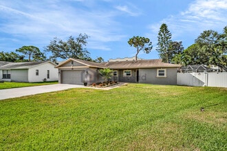 7892 Sundown Dr in St. Petersburg, FL - Building Photo - Building Photo