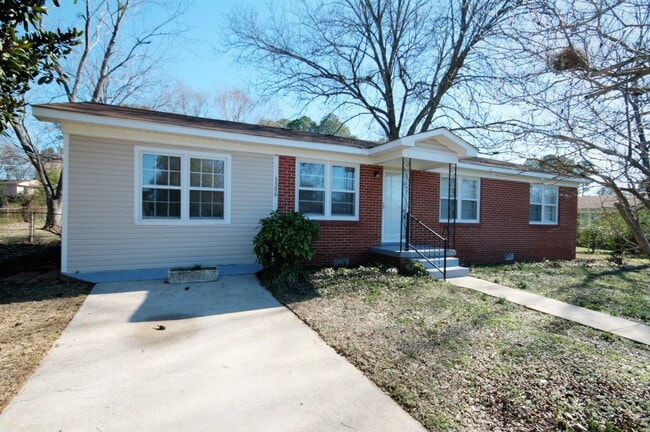 3306 Bartee Ln NW in Huntsville, AL - Building Photo - Building Photo