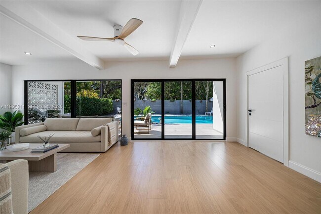 696 NE 67th St in Miami, FL - Building Photo - Building Photo