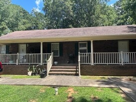 135 Hunters Ln in Fayetteville, GA - Building Photo