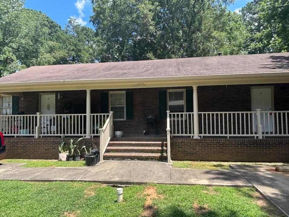 135 Hunters Ln in Fayetteville, GA - Building Photo