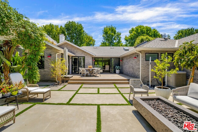 property at 521 Loring Ave