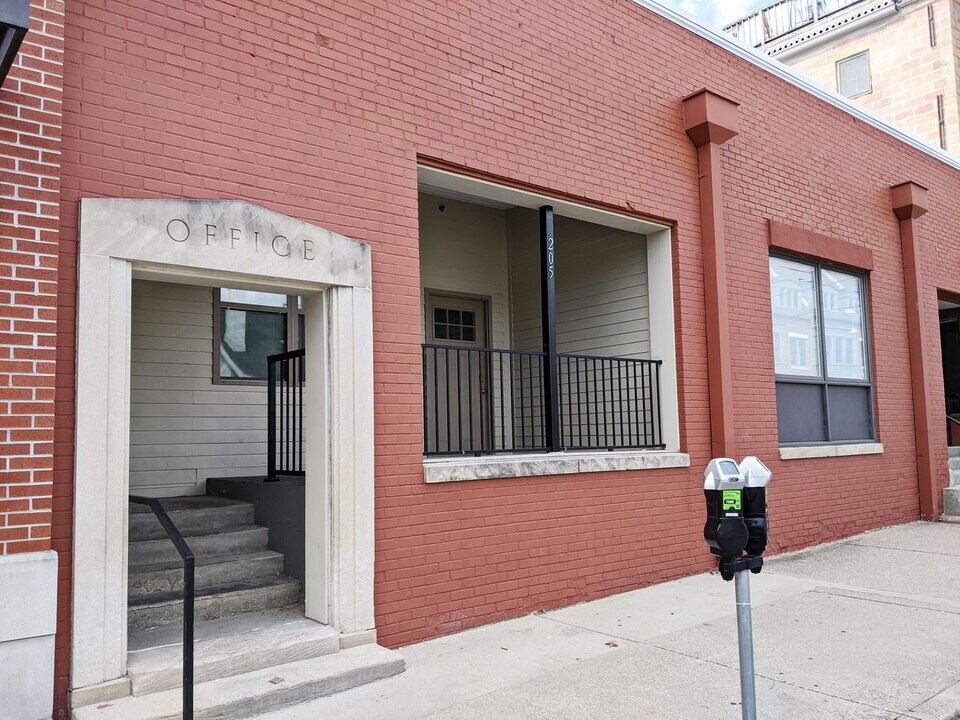 205 N Washington St in Bloomington, IN - Building Photo