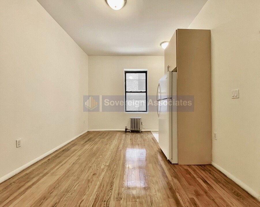 12 Pinehurst Ave in New York, NY - Building Photo