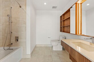 302 W Hill St in Chicago, IL - Building Photo - Building Photo