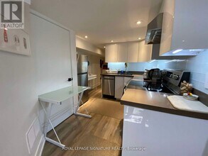 17 Claremont St in Toronto, ON - Building Photo - Building Photo