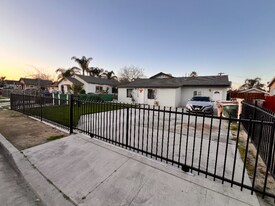 912 31st St in Bakersfield, CA - Building Photo