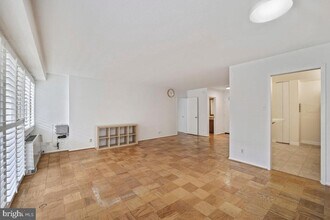 4515 Willard Ave in Chevy Chase, MD - Building Photo - Building Photo