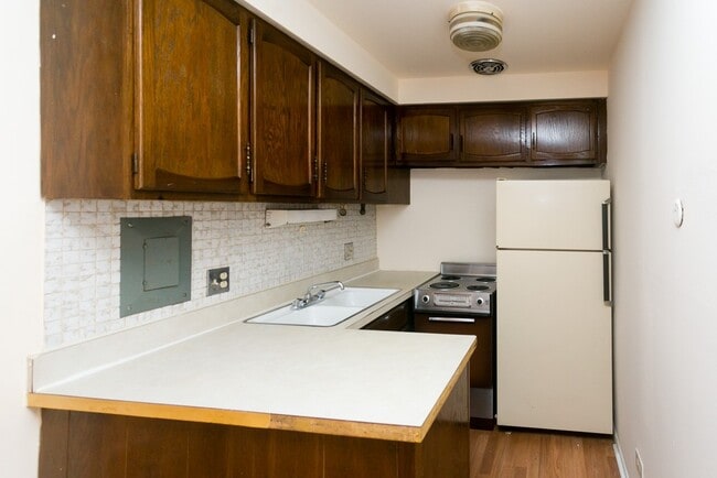 3825 N Pine Grove Ave in Chicago, IL - Building Photo - Building Photo