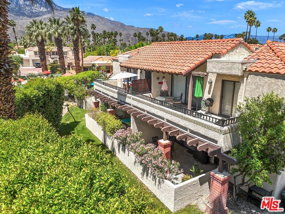 2345 Cherokee Way in Palm Springs, CA - Building Photo