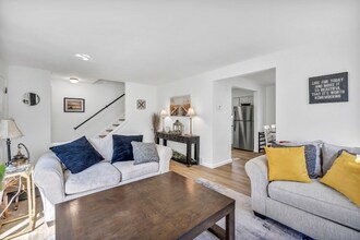 113 Madison Ave in Cuyahoga Falls, OH - Foto de edificio - Building Photo