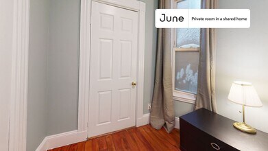 Private bedroom in 4 bed/1.5 bath Home in Boston, MA - Building Photo - Building Photo