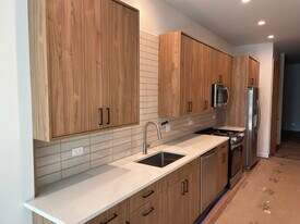 934 W Diversey Pky, Unit #1 in Chicago, IL - Building Photo