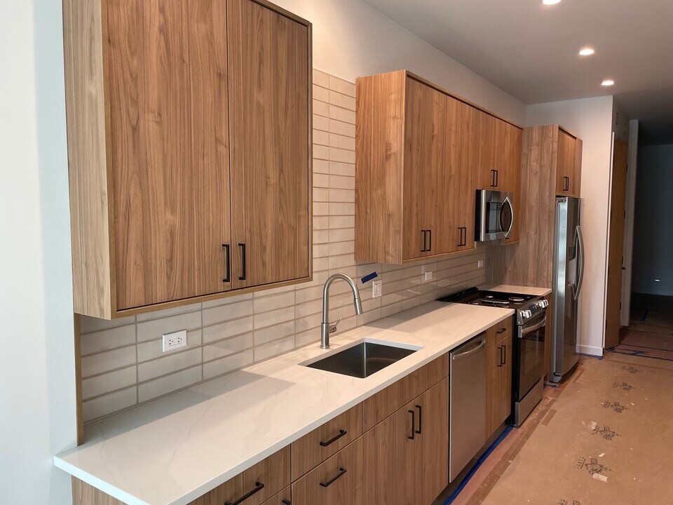 934 W Diversey Pky, Unit #1 in Chicago, IL - Building Photo