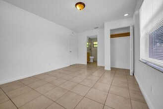 336 NE 12th Ave in Boynton Beach, FL - Foto de edificio - Building Photo