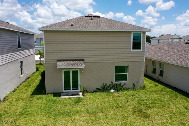 20360 Caroline Crk Pl in Lehigh Acres, FL - Foto de edificio - Building Photo