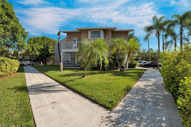 16240 SW 92nd Ave in Palmetto Bay, FL - Building Photo - Building Photo