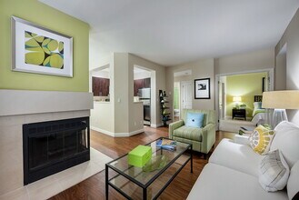 Parkwood at Mill Creek in Mill Creek, WA - Foto de edificio - Building Photo