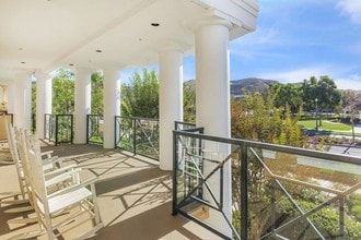 Heritage Square Senior Apartment Homes in Ladera Ranch, CA - Foto de edificio - Building Photo