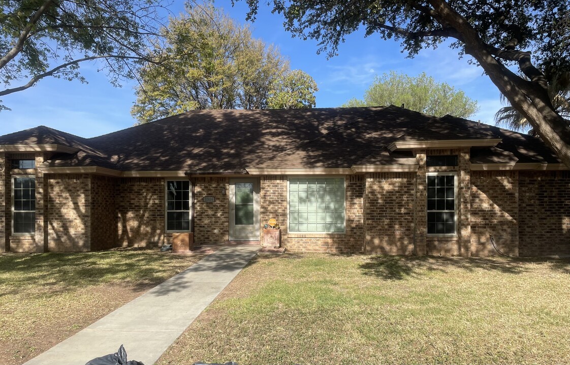 1304 S Leon Ave in Monahans, TX - Building Photo