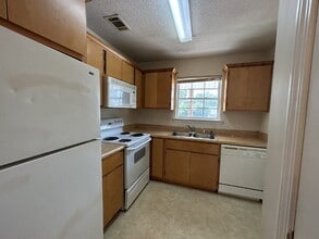 101 Hall St in Hinesville, GA - Building Photo - Building Photo