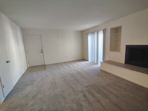 600 Reusens Rd, Unit 3 Bedroom Waitlist in Lynchburg, VA - Foto de edificio - Building Photo