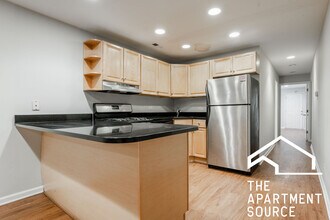 3216 N Racine Ave, Unit garden in Chicago, IL - Building Photo - Building Photo