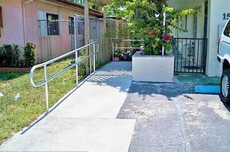 1507 NE 5th Ave, Unit 4 in Fort Lauderdale, FL - Building Photo - Building Photo