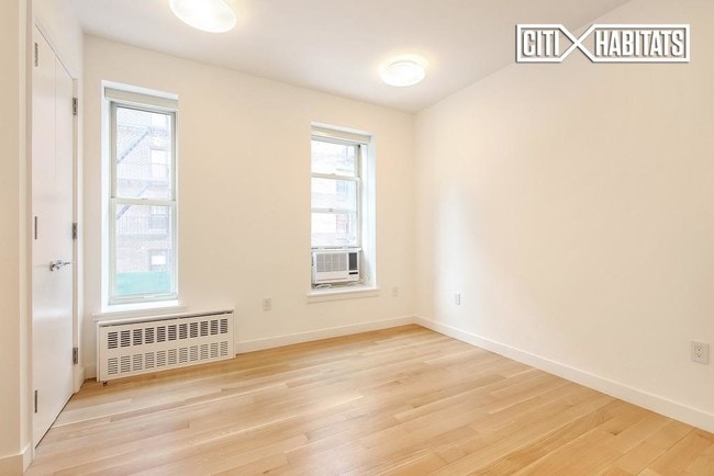 215 W 10th St-Unit -1C in New York, NY - Building Photo - Building Photo