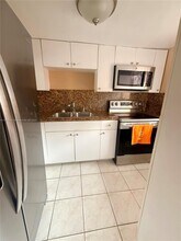 1100 W 35th St in Hialeah, FL - Building Photo - Building Photo