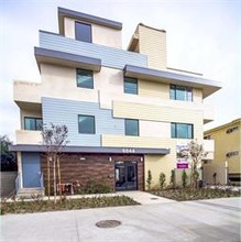 6844 Woodman Ave in Van Nuys, CA - Building Photo - Building Photo