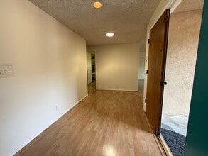 9235 Creemore Dr in Glendale, CA - Building Photo - Building Photo