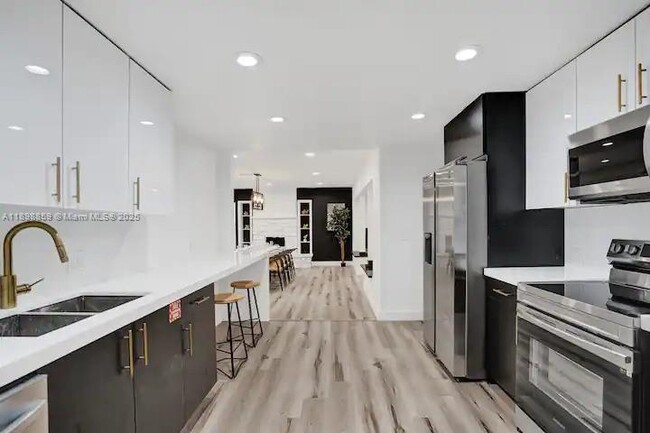 2100 SW 28th Way in Fort Lauderdale, FL - Building Photo - Building Photo