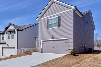 204 Station Overlook Dr in Auburn, GA - Foto de edificio - Building Photo