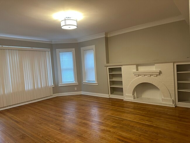 7719 S Essex Ave in Chicago, IL - Building Photo - Building Photo