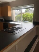225 NE 65th St, Unit 401 in Seattle, WA - Building Photo - Building Photo