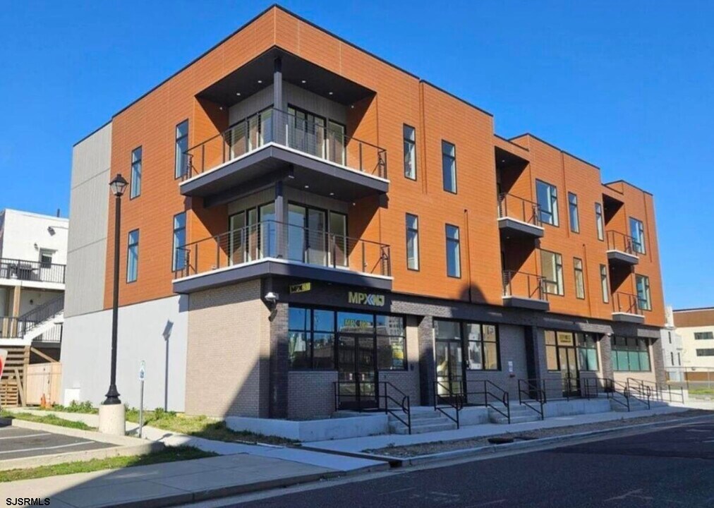 124 St James Pl in Atlantic City, NJ - Building Photo