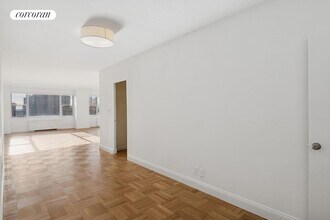 340 E 64th St in New York, NY - Building Photo - Building Photo