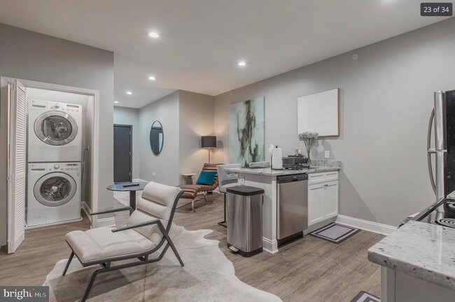 3221 Noble St, Unit 3 in Baltimore, MD - Foto de edificio - Building Photo