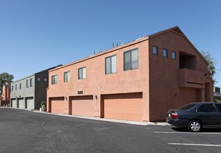 Park Place Condominiums in Tucson, AZ - Foto de edificio - Building Photo