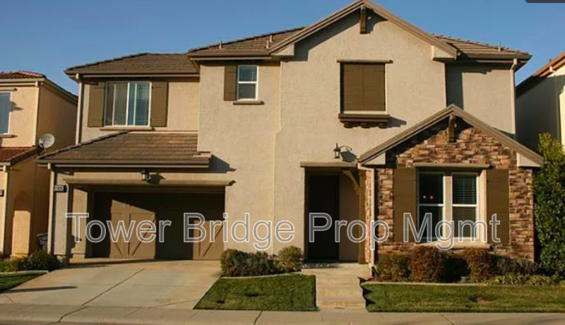 11825 Everdell Way in Rancho Cordova, CA - Foto de edificio