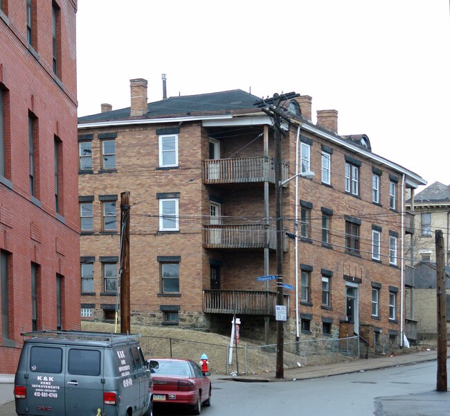 Craighead Terrace in Mount Washington, PA - Building Photo - Building Photo