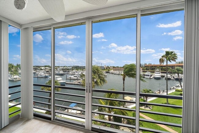 29 Yacht Club Dr, Unit 407 in North Palm Beach, FL - Building Photo - Building Photo