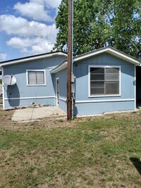 6384 FM 485 in Cameron, TX - Foto de edificio - Building Photo