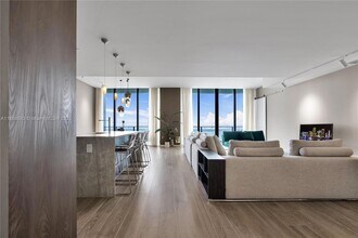 3131 NE 7th Ave, Unit PH4902 in Miami, FL - Building Photo - Building Photo