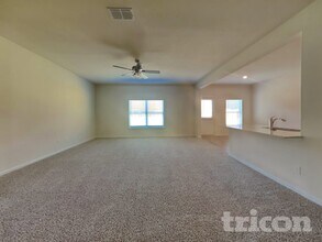 1917 Belmont Dr in Seagoville, TX - Foto de edificio - Building Photo