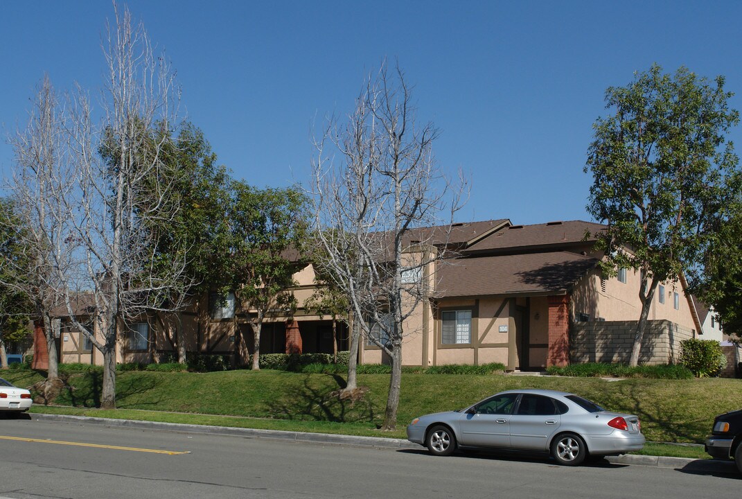 2320 Mt Humphries St in Corona, CA - Building Photo