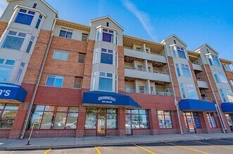 301 Harbour Town Dr, Unit 208 in Madison, WI - Foto de edificio - Building Photo