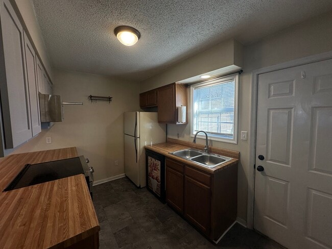 105 Sycamore Ln in Elizabeth City, NC - Building Photo - Building Photo